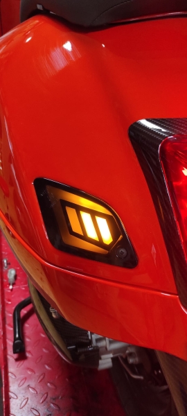 LED-Blinker-Set vorne/hinten - GASOLINA - Vespa GTS/HPE 125-300 ccm (Bj. 2014-2022) - schwarz